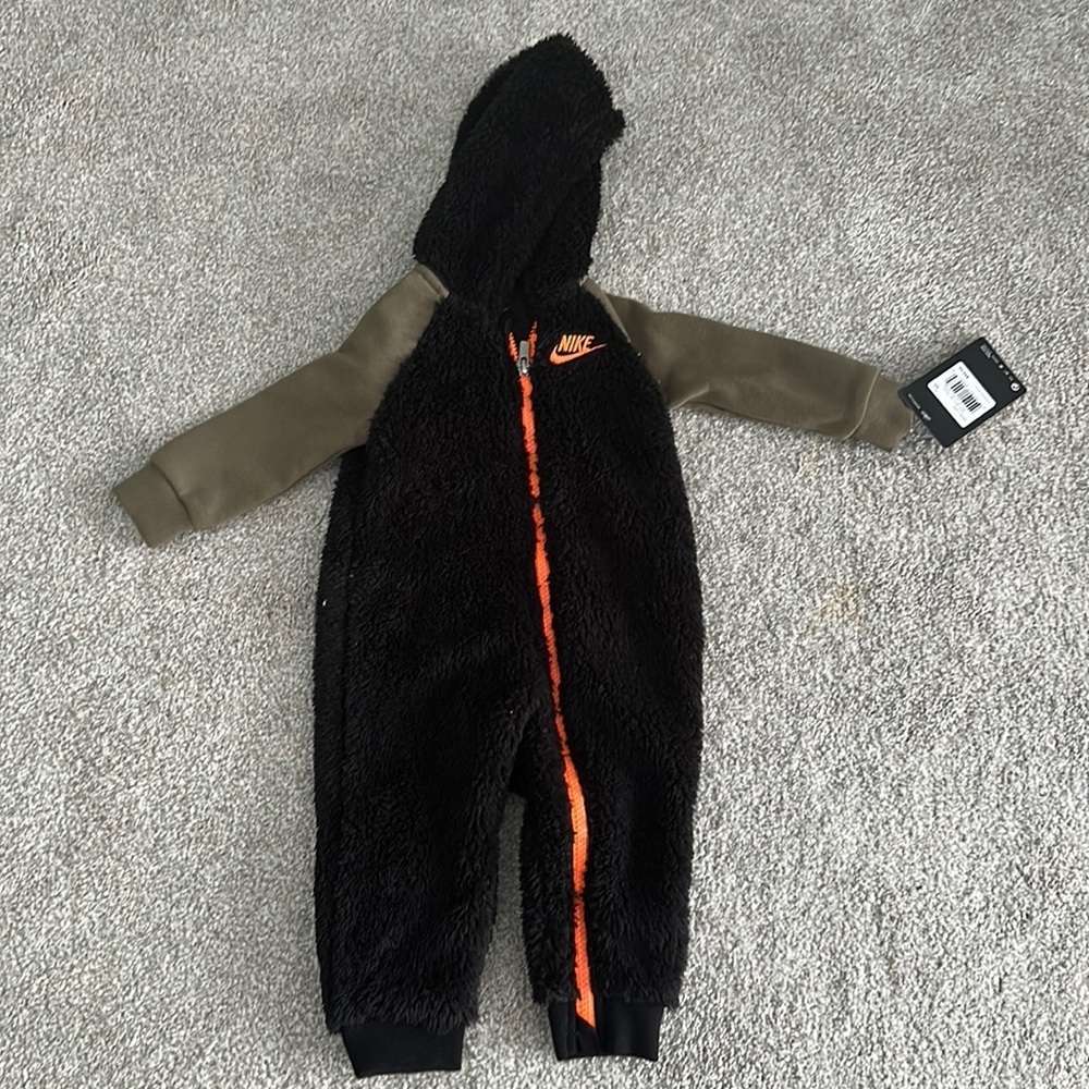 BOYS Nike 9M One Piece